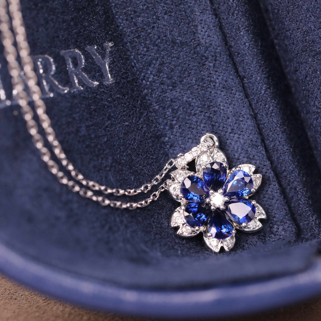 14k Gold 1.55 Ct Natural Sapphire & Diamond Necklace: Ref:230985145 // gold content:14k gold // main gemstone:sapphire // shape:pear // carat weight:1. 55ct // color:blue // treatment:natural // // adjacent gemstone 2 : diamond // shape:round // clarity 