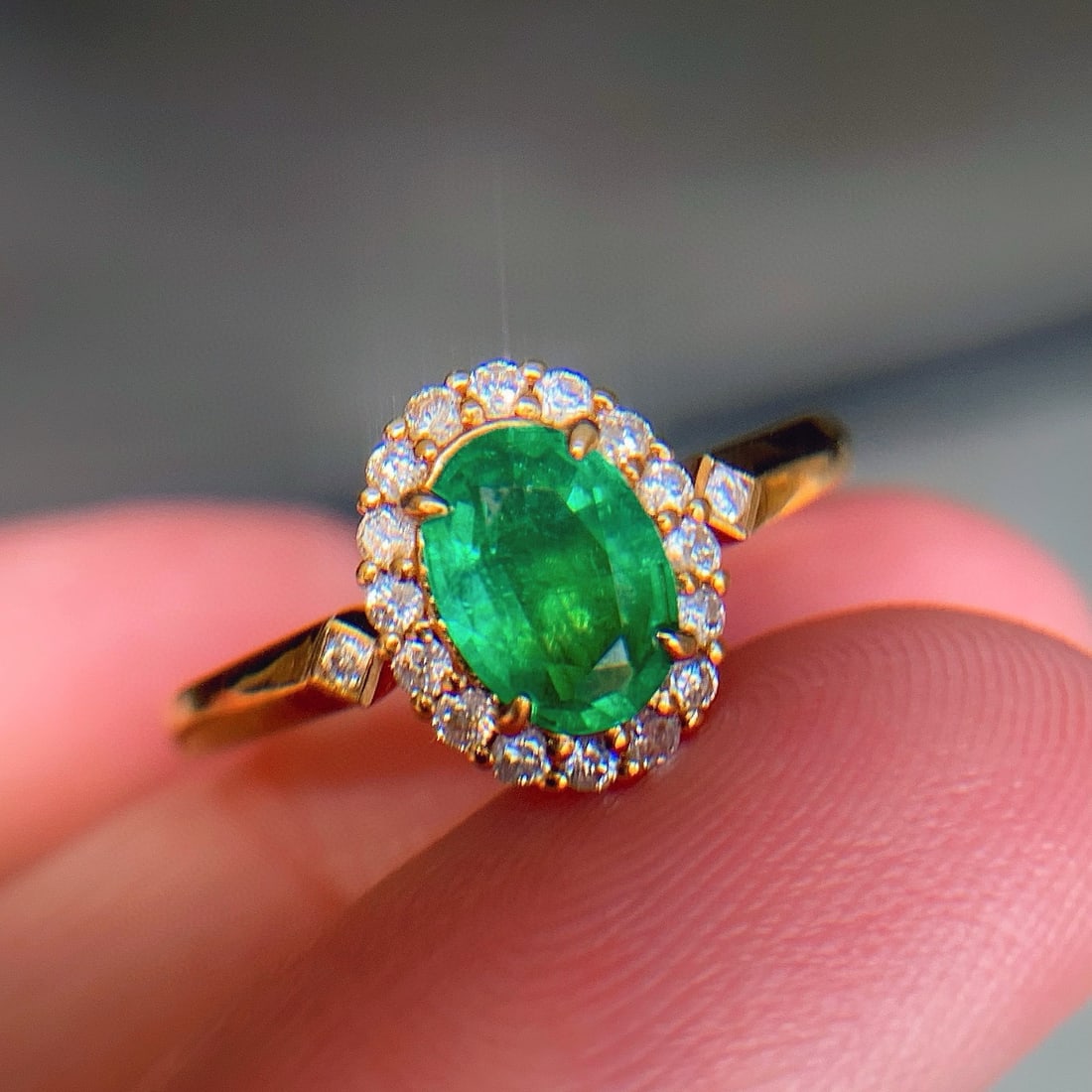 14k Gold 0.85 Ct Natural Emerald & Diamond Ring: Ref:230985150 // gold content:14k gold // ring size:7. 25us // // main gemstone:emerald // shape:oval // carat weight:0. 85ct // color:green // treatment:natural // // adjacent gemstone 2 : diamond