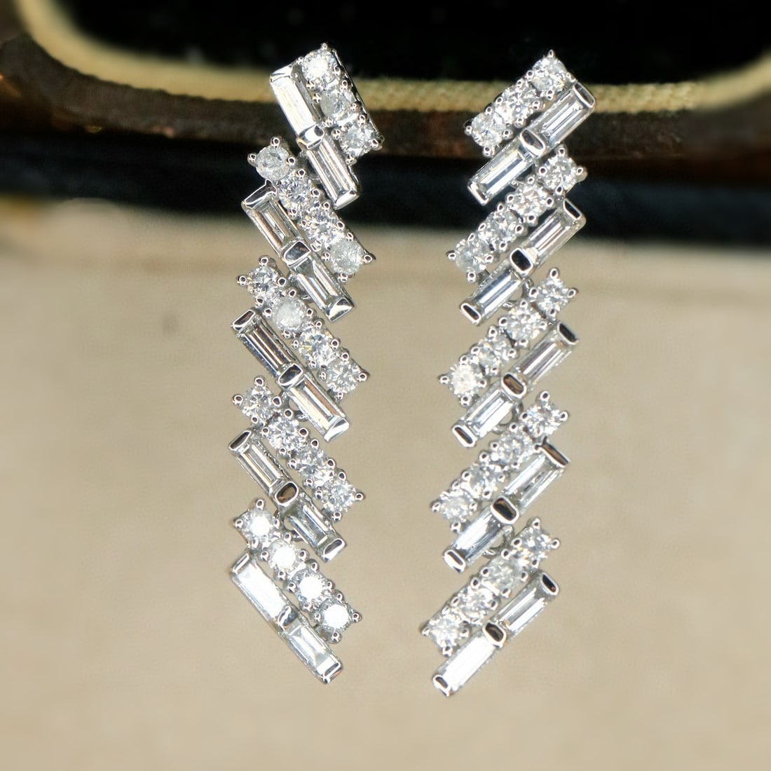 14k Gold 1.0 Ct Natural H Diamond Earrings: Ref:230985152 // gold content:14k gold // main gemstone:diamond // shape:multiply // carat weight:1. 0ct // clarity grade:vs-si // color:h // treatment:natural // Condition: New Low Estimate: 3500.00