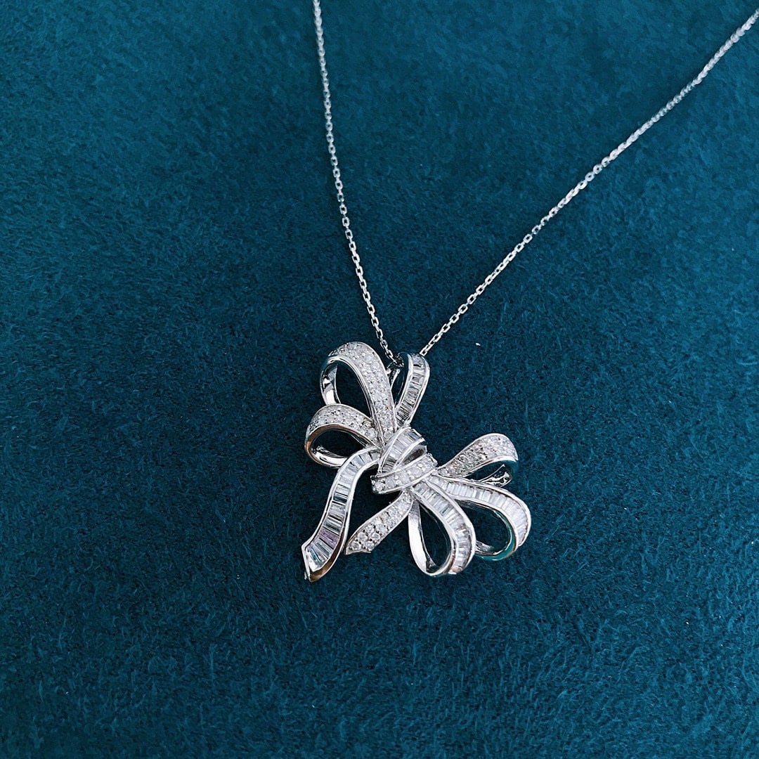 14k Gold 0.68 Ct Natural H Diamond Pendant( Without Chain ): Ref:230985153 // gold content:14k gold // main gemstone:diamond // shape:multiply // carat weight:0. 68ct // clarity grade:vs-si // color:h // treatment:natural // Condition: New Low Estimate: