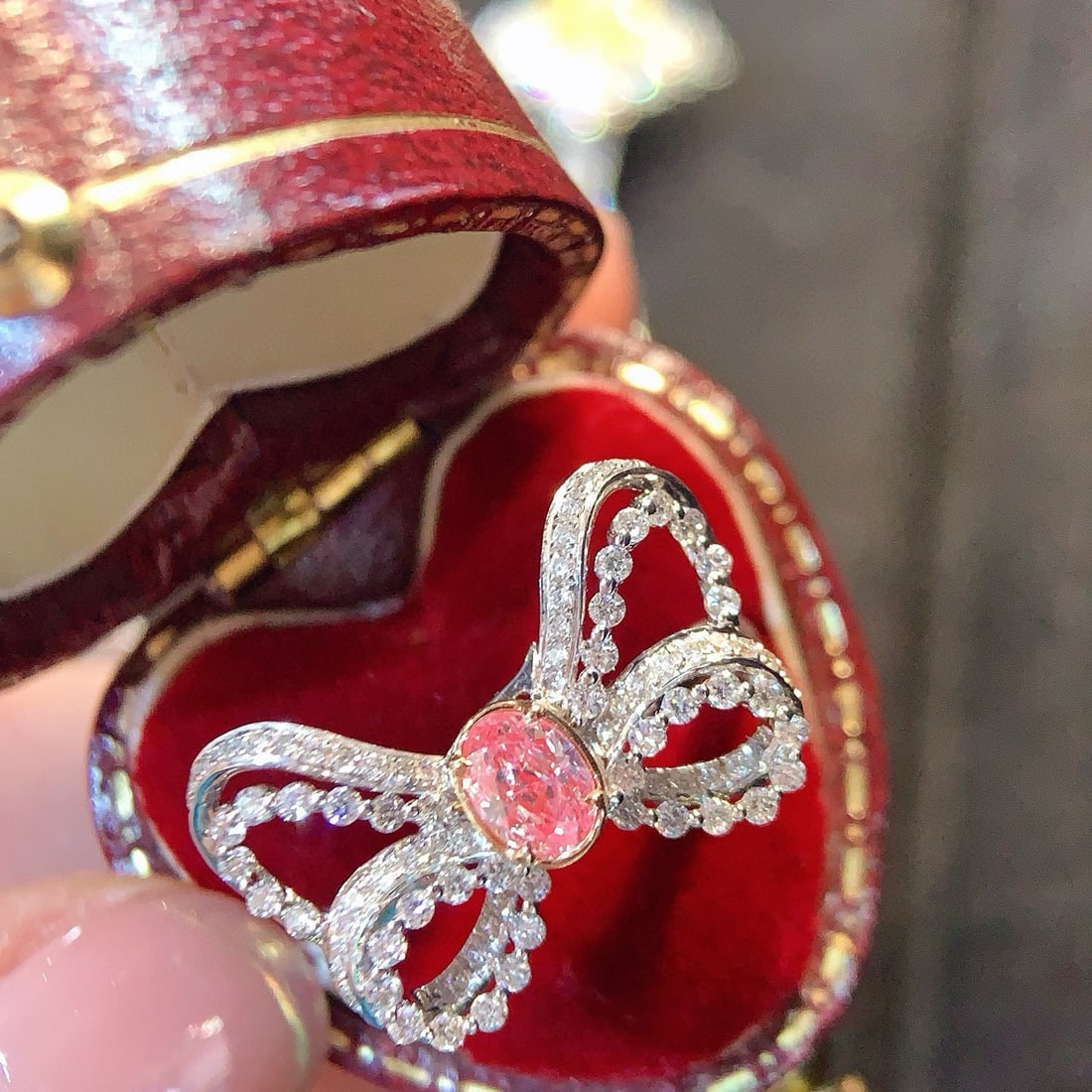14k Gold 0.86 Ctw Natural Pink Diamond & Diamond Ring: Ref:230985160 // gold content:14k gold // ring size:7. 25us // // main gemstone:pink diamond // shape:oval // carat weight:0. 41ct // color:pink // treatment:natural // // adjacent gemstone 2 :
