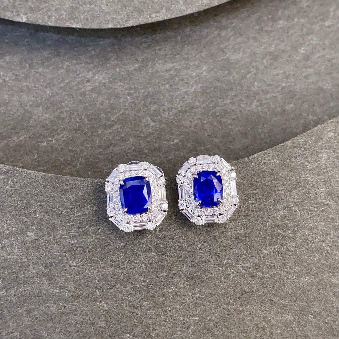 14k Gold 2.78 Ctw Natural Sapphire & Diamond Earrings: Ref:230985178 // gold content:14k gold // main gemstone:sapphire // shape:cushion // carat weight:2. 06ct // color:royal blue // treatment:natural // // adjacent gemstone 2 : diamond // shape:multiply