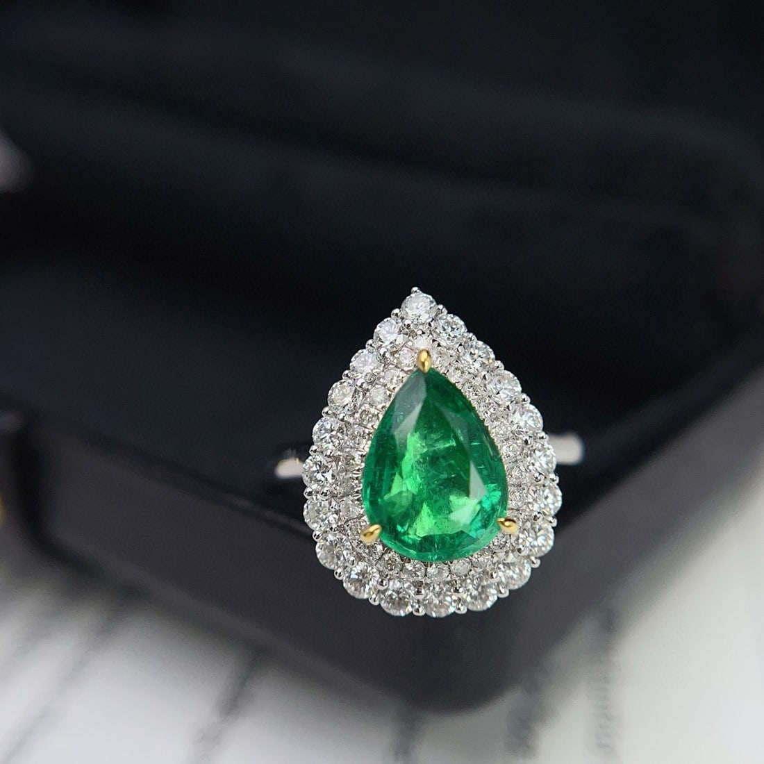 14k Gold 2.35 Ctw Vivid Green Natural Emerald & Diamond Ring: Ref:230985185 // gold content:14k gold // ring size:7. 25us // // main gemstone:emerald // shape:pear // carat weight:1. 5ct // color:vivid green // treatment:natural // // adjacent gemstone 2 :