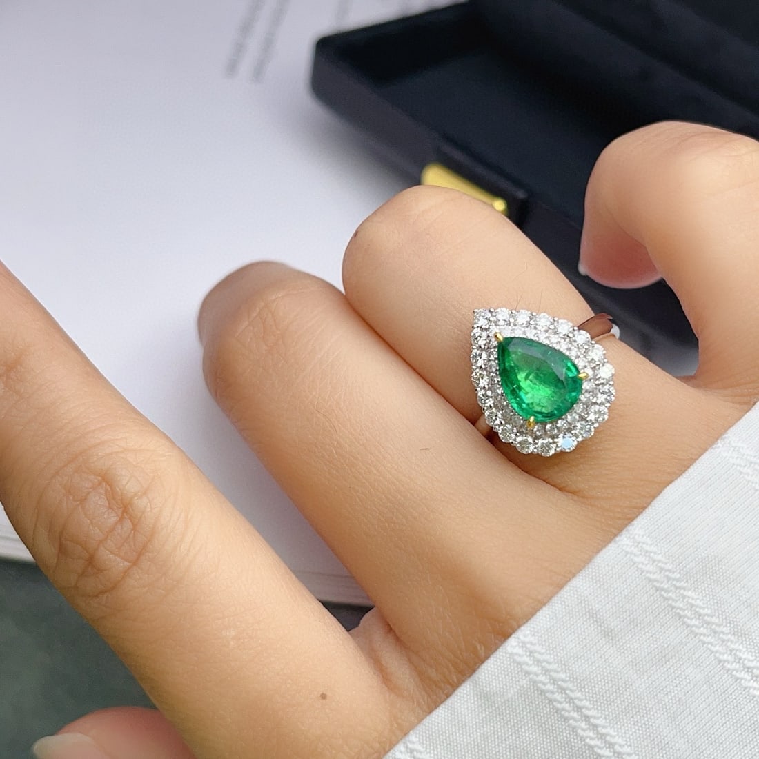 14k Gold 2.35 Ctw Vivid Green Natural Emerald & Diamond Ring - 2