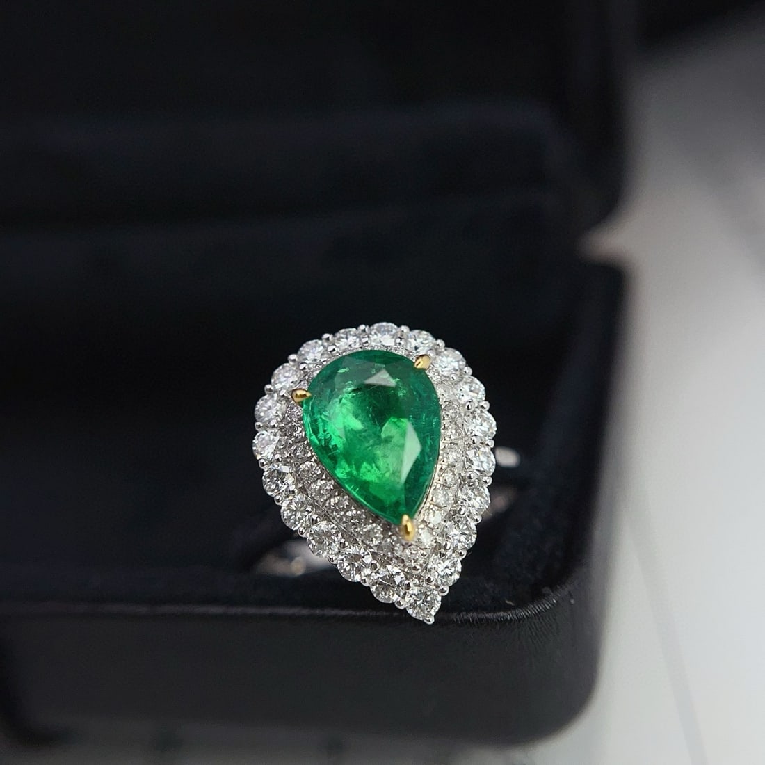 14k Gold 2.35 Ctw Vivid Green Natural Emerald & Diamond Ring - 4