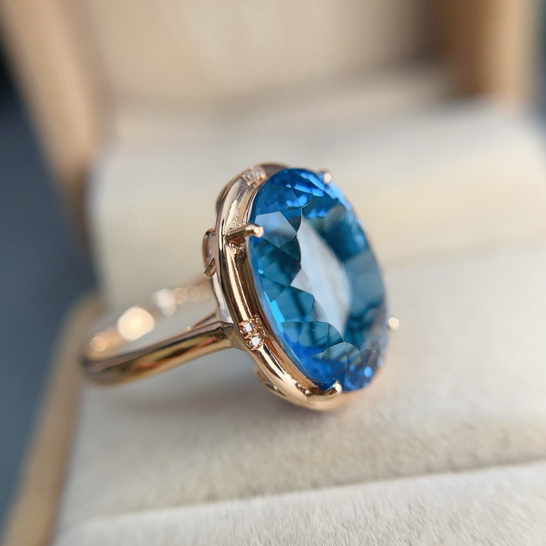 14k Gold 17.05 Ct Natural Topaz & Diamond Ring - 3