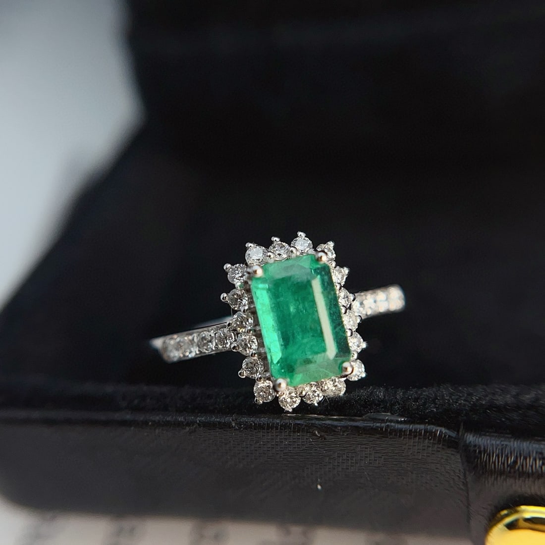 14k Gold 1.25 Ct Natural Emerald & Diamond Ring: Ref:230985189 // gold content:14k gold // ring size:7. 25us // // main gemstone:emerald // shape:octagonal // carat weight:1. 25ct // color:green // treatment:natural // // adjacent gemstone 2 :