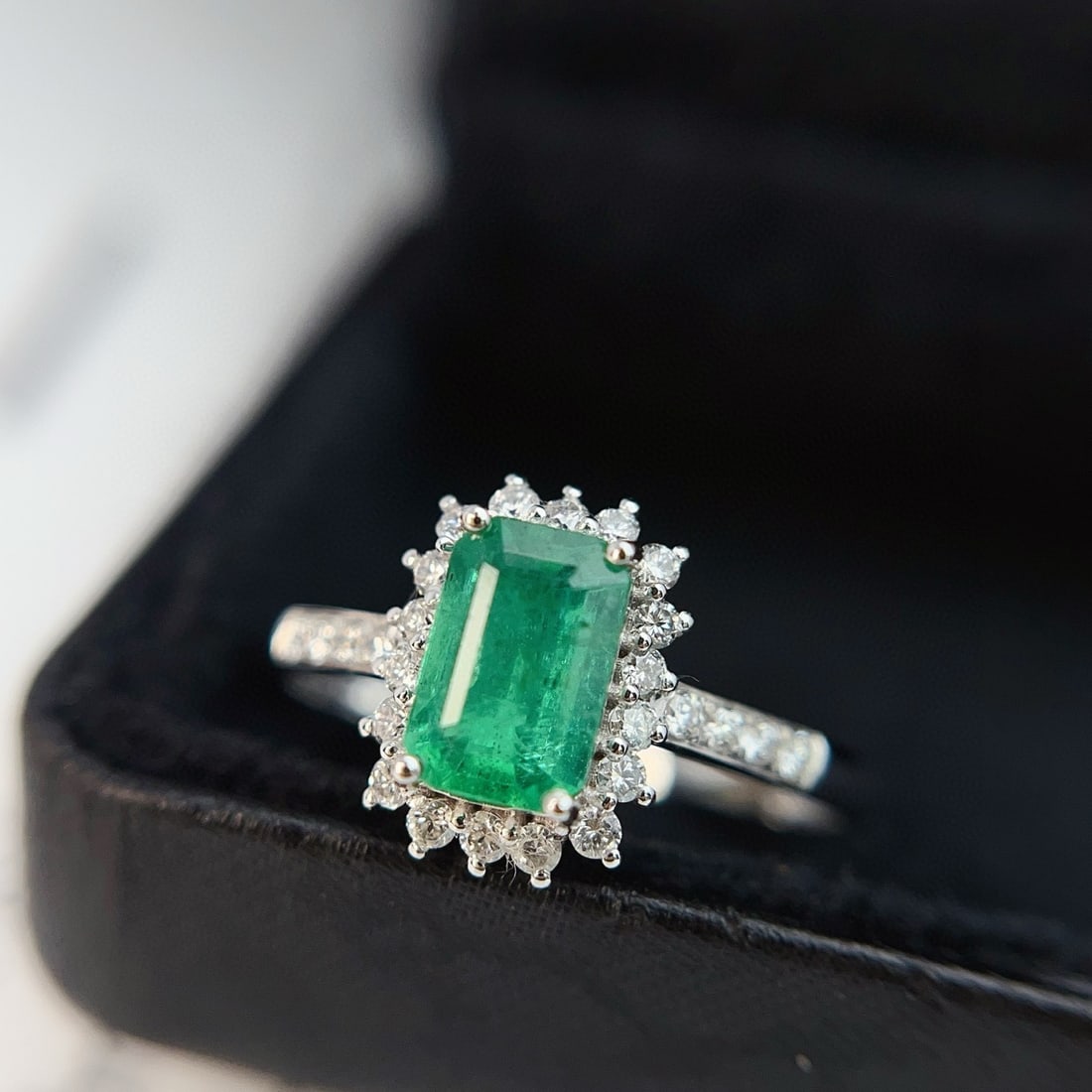 14k Gold 1.25 Ct Natural Emerald & Diamond Ring - 2