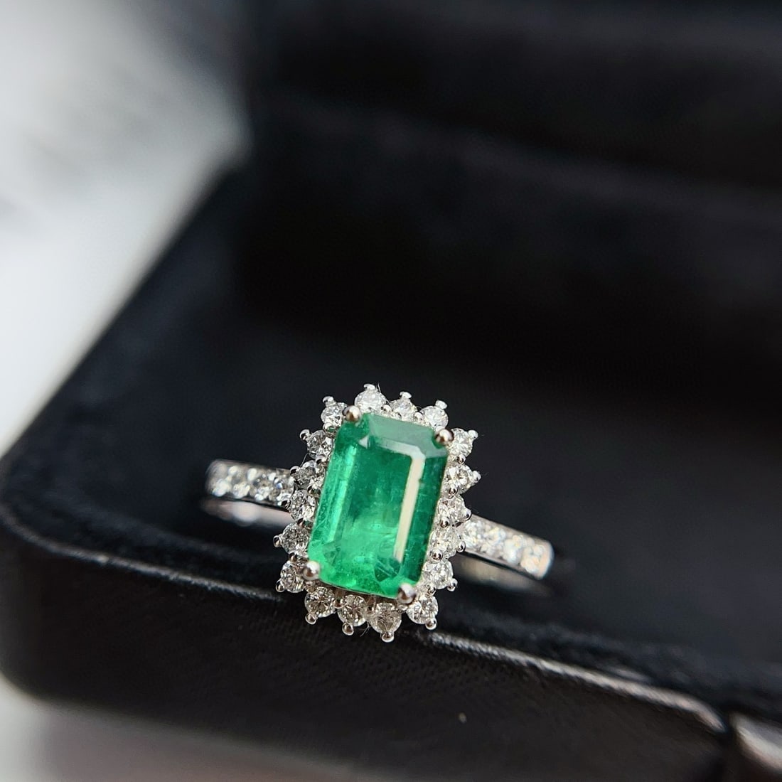 14k Gold 1.25 Ct Natural Emerald & Diamond Ring - 5