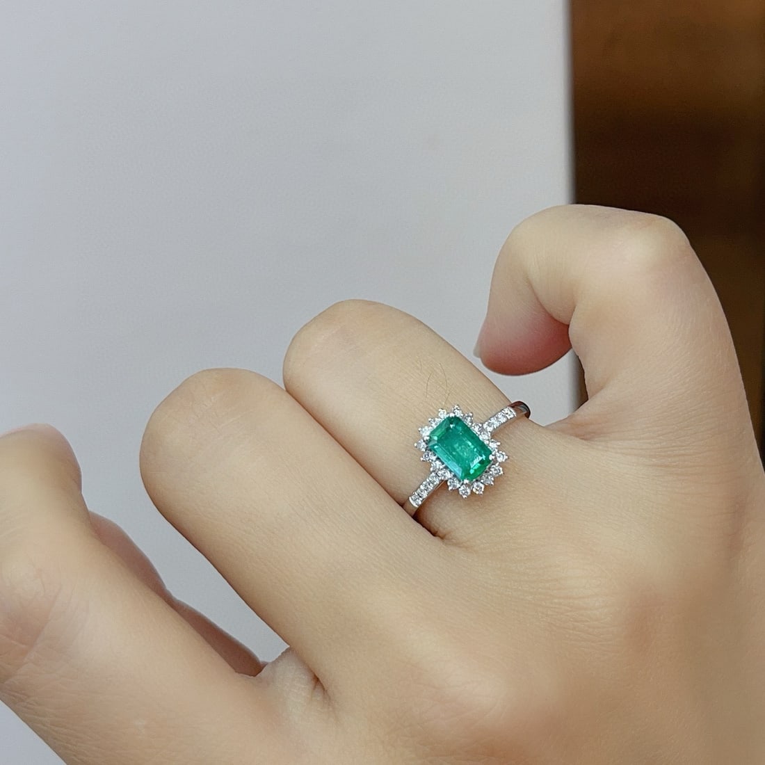 14k Gold 1.25 Ct Natural Emerald & Diamond Ring - 6