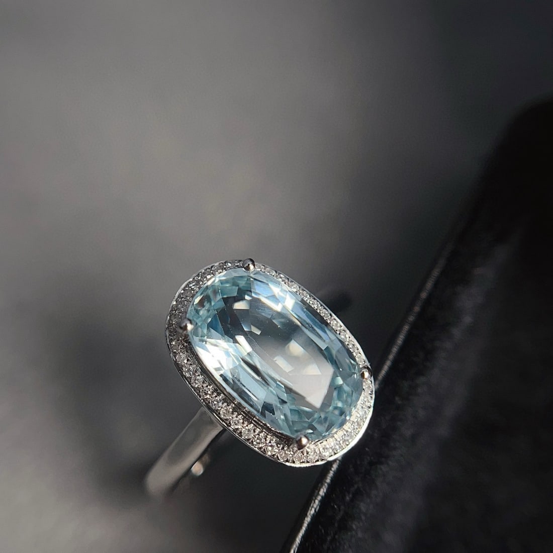 14k Gold 3.5 Ct Natural Aquamarine & Diamond Ring - 4