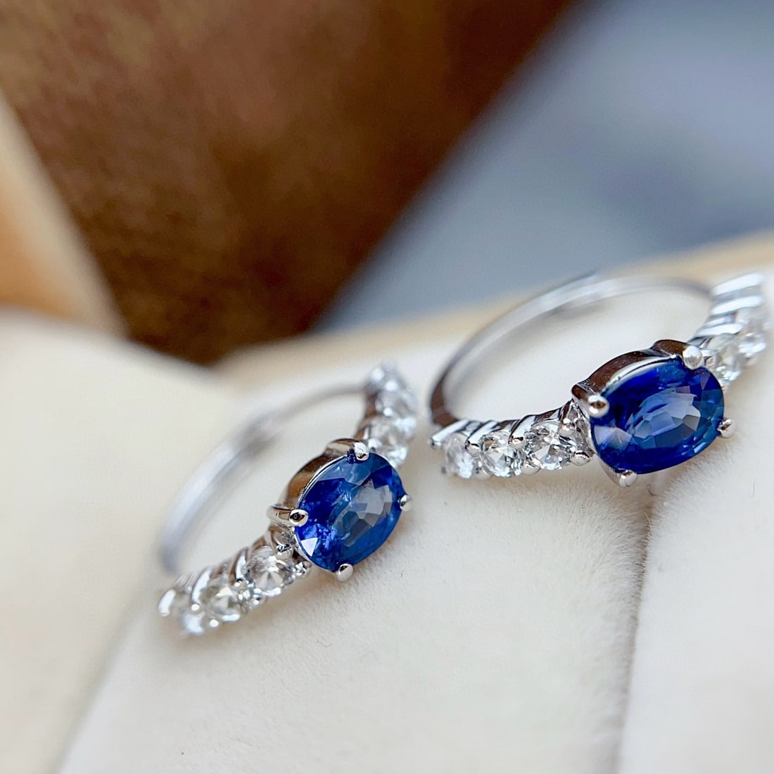 14k Gold 1 Ct Natural Sapphire & Sapphire Earrings: Ref:230985209 // gold content:14k gold // main gemstone:sapphire // shape:oval // carat weight:1ct // color:blue // treatment:natural // // adjacent gemstone 2 : sapphire // number of stones:12 // sha
