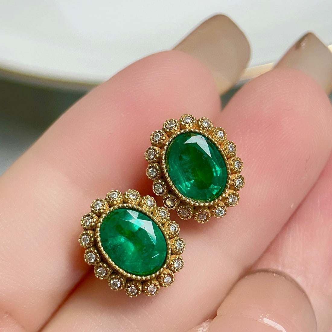14k Gold 2.36 Ctw Natural Emerald & Diamond Earrings: Ref:230985212 // gold content:14k gold // main gemstone:emerald // shape:oval // carat weight:2. 2ct // color:green // treatment:natural // // adjacent gemstone 2 : diamond // shape:round // carat wei