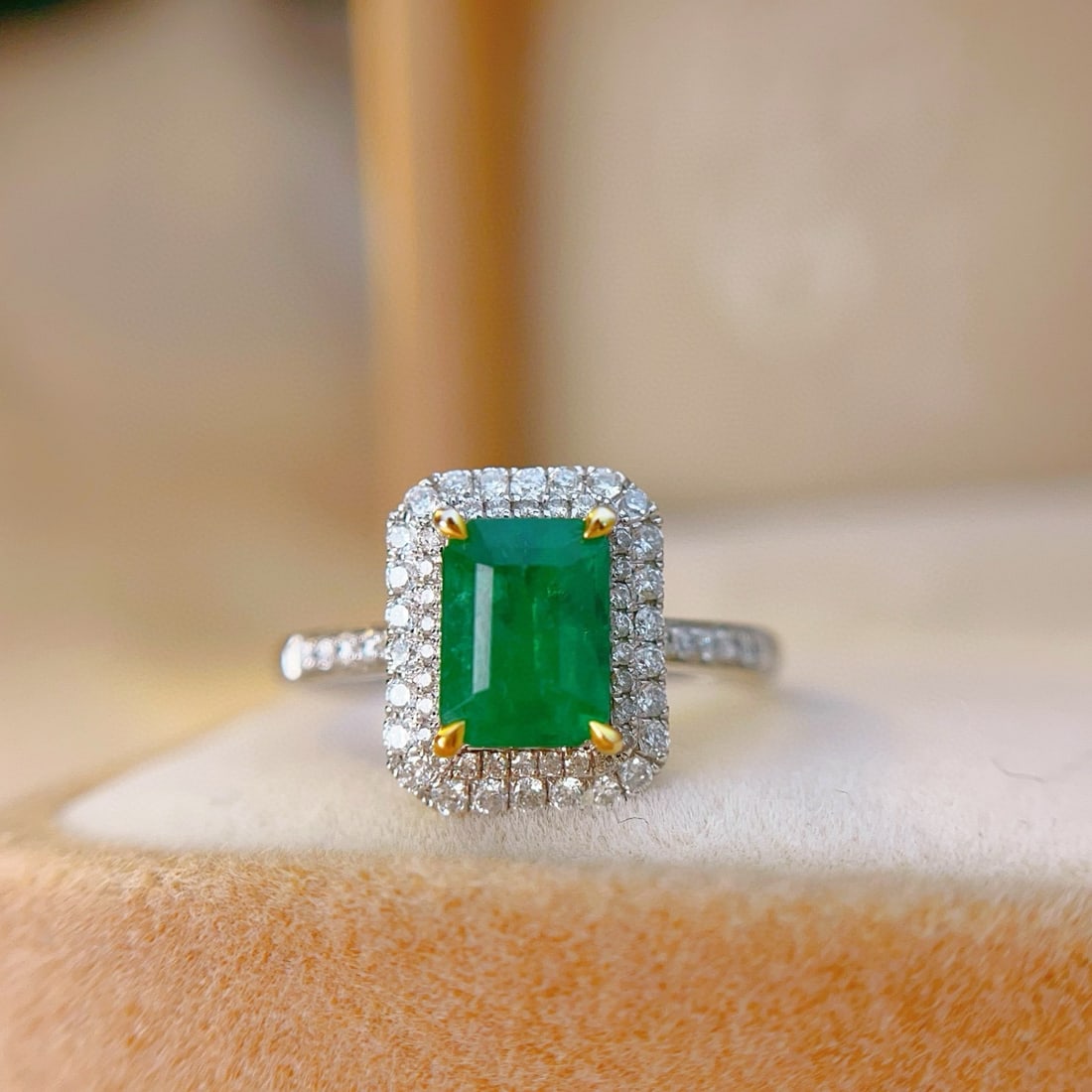 14k Gold 1.1 Ct Vivid Green Natural Emerald & Diamond Ring: Ref:230985217 // gold content:14k gold // ring size:7. 25us // // main gemstone:emerald // shape:octagonal // carat weight:1. 1ct // color:vivid green // treatment:natural // // adjacent gemstone 2 :