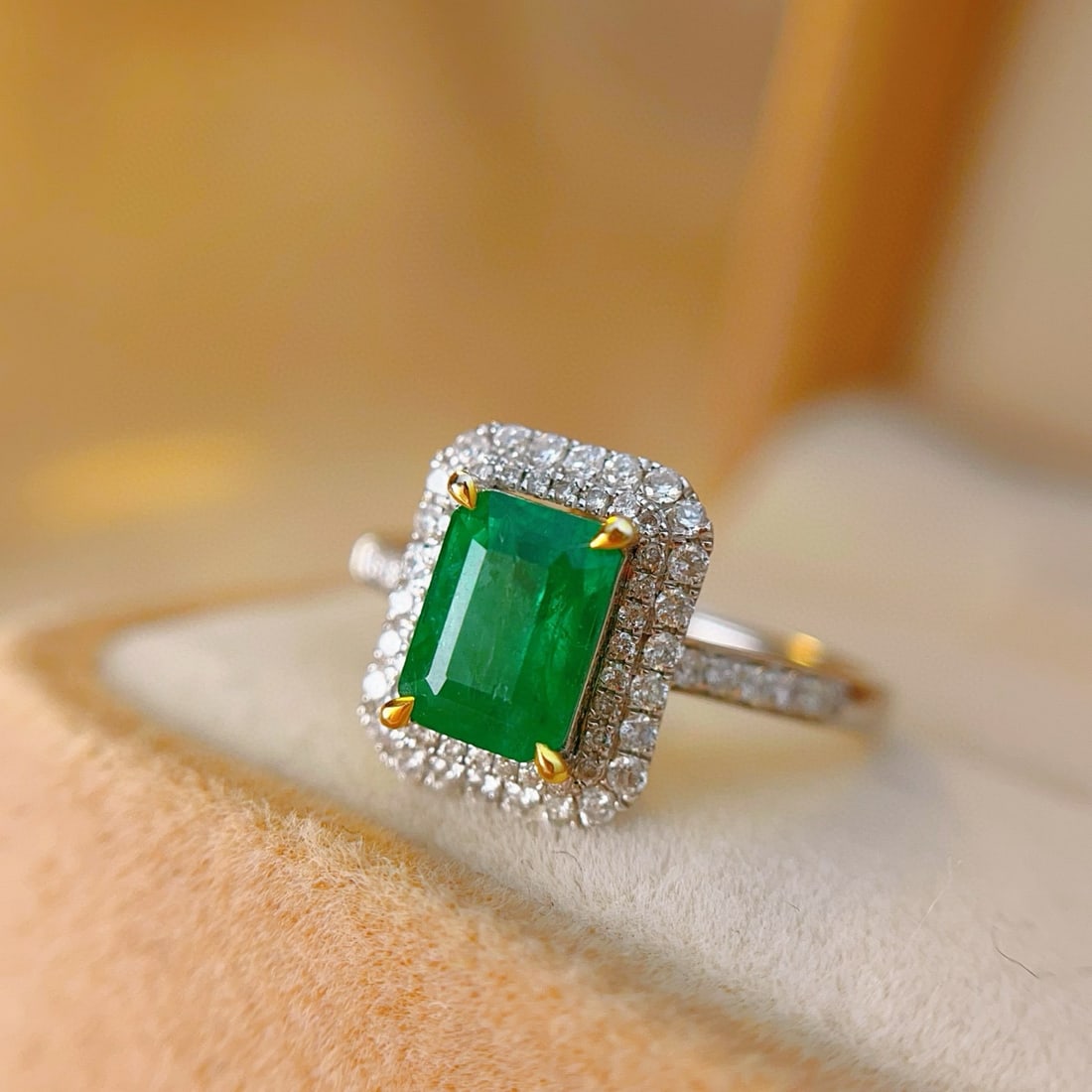 14k Gold 1.1 Ct Vivid Green Natural Emerald & Diamond Ring - 2