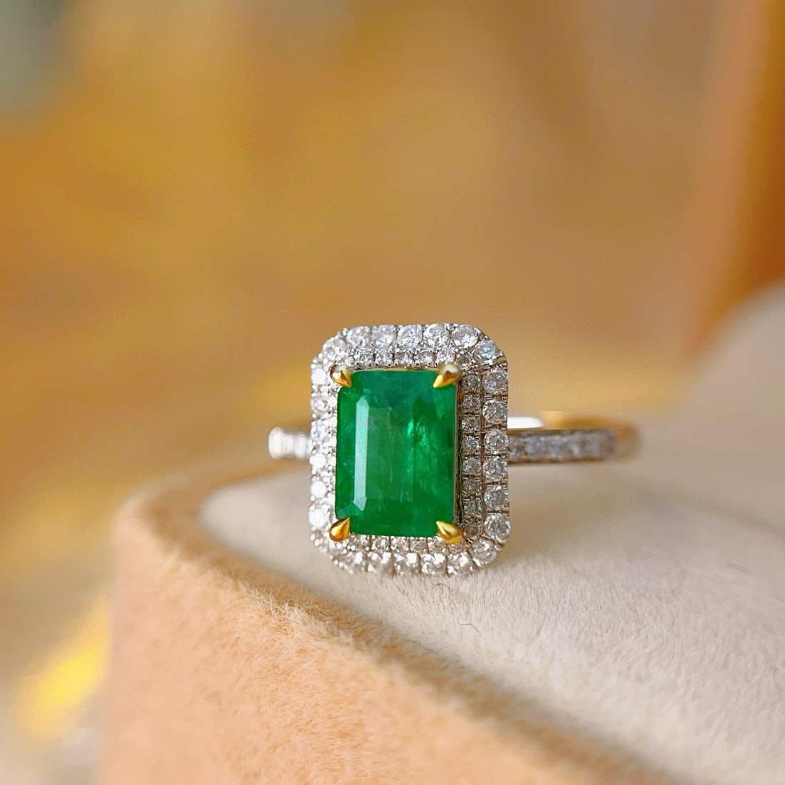 14k Gold 1.1 Ct Vivid Green Natural Emerald & Diamond Ring - 3