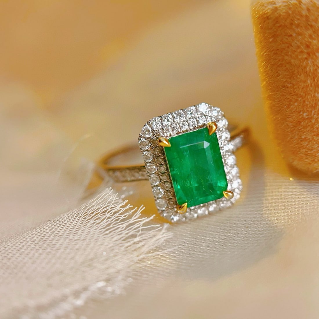 14k Gold 1.1 Ct Vivid Green Natural Emerald & Diamond Ring - 4