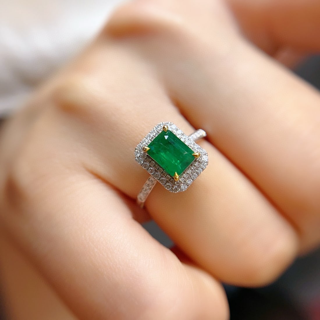 14k Gold 1.1 Ct Vivid Green Natural Emerald & Diamond Ring - 5