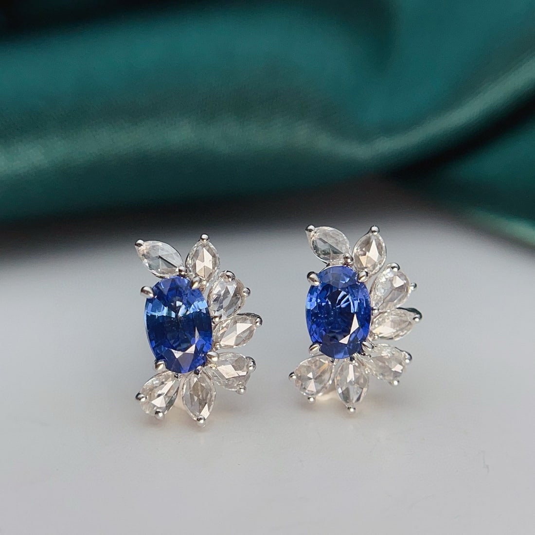14k Gold 1.4 Ct Natural Sapphire & Diamond Earrings: Ref:230985218 // gold content:14k gold // main gemstone:sapphire // shape:oval // carat weight:1. 4ct // color:blue // treatment:natural // // adjacent gemstone 2 : diamond // number of stones:14 //