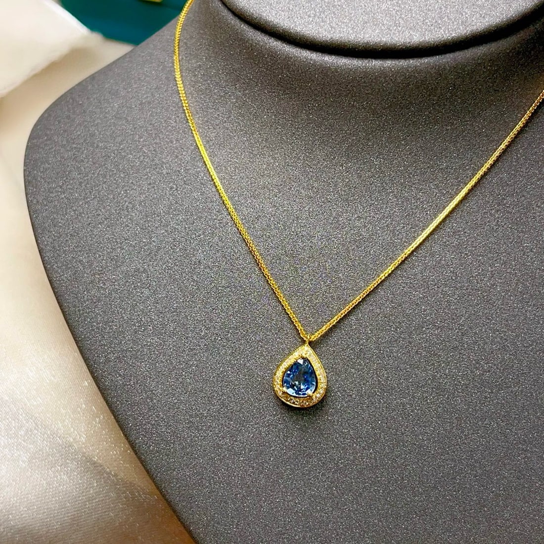 14k Gold 0.75 Ct Natural Sapphire & Diamond Necklace - 6