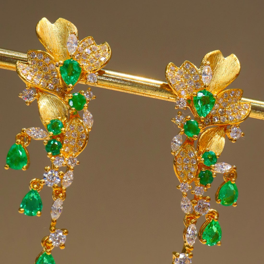 14k Gold 2.60 Ctw Natural Emerald & Diamond Earrings - 3