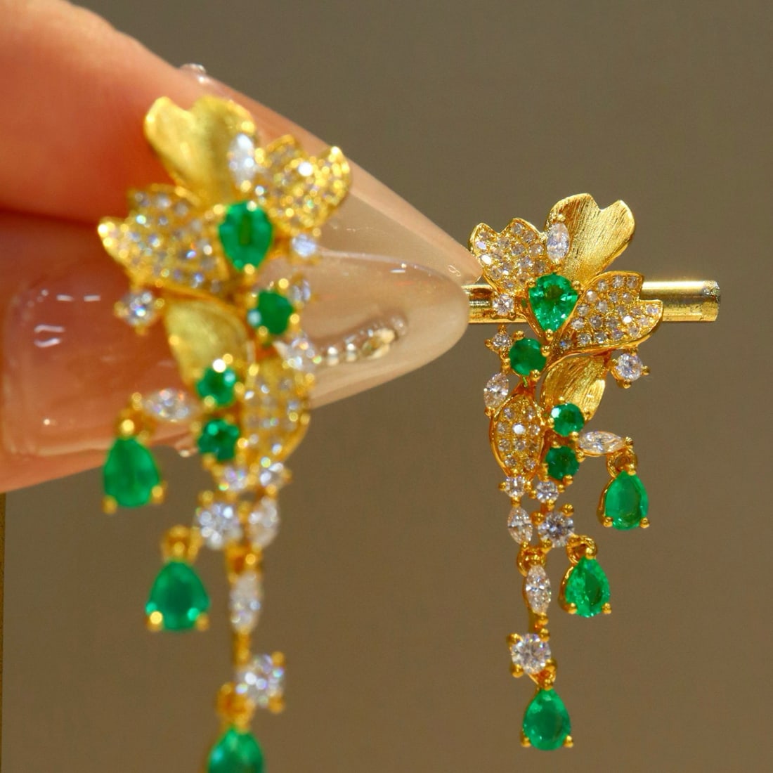 14k Gold 2.60 Ctw Natural Emerald & Diamond Earrings - 4