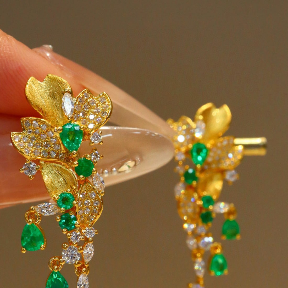 14k Gold 2.60 Ctw Natural Emerald & Diamond Earrings - 5