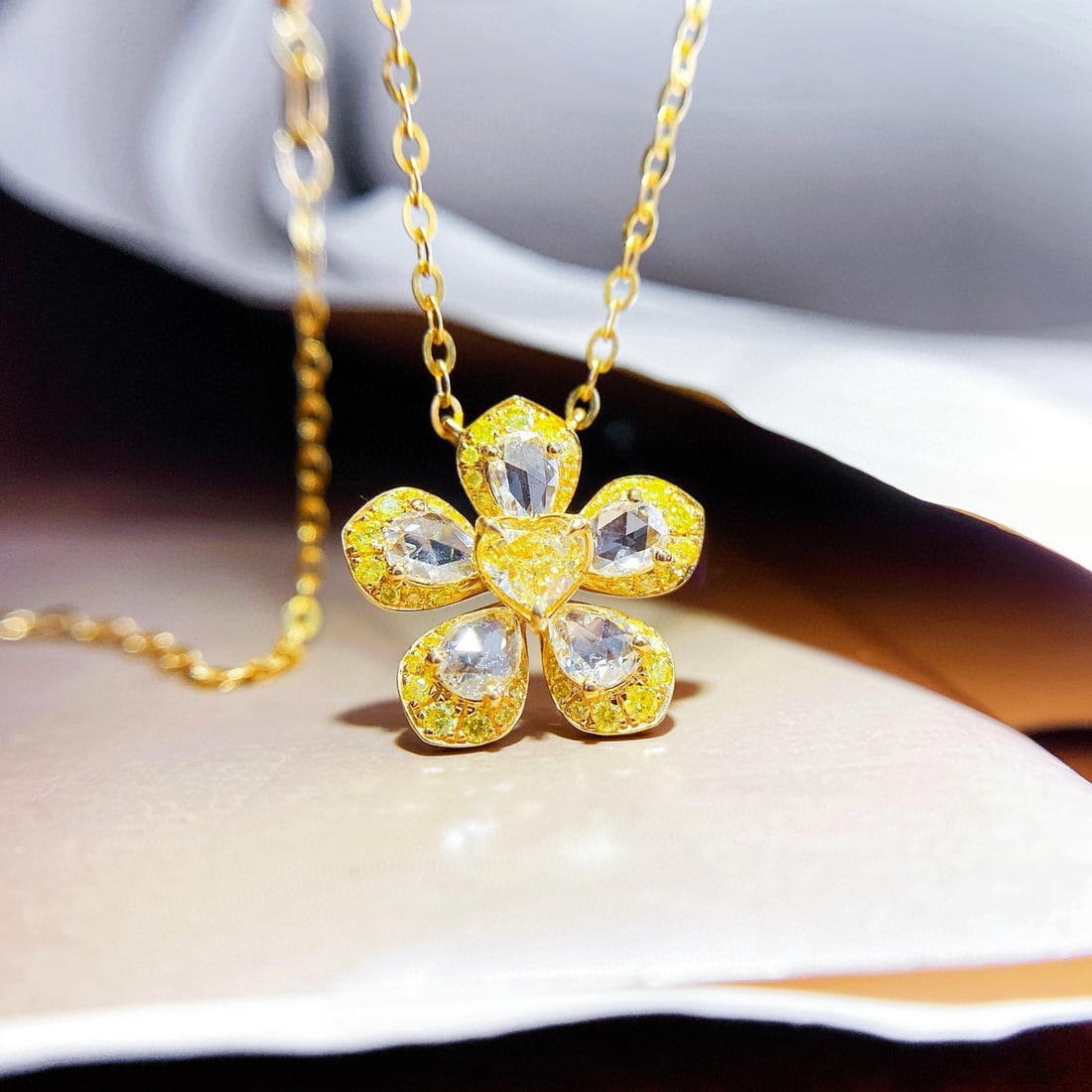 14k Gold 0.88 Ctw Natural Yellow Diamond & Diamond Necklace: Ref:230985231 // gold content:14k gold // main gemstone:yellow diamond // shape:heart // carat weight:0. 26ct // color:yellow // treatment:natural // // adjacent gemstone 2 : diamond // shape:pear //