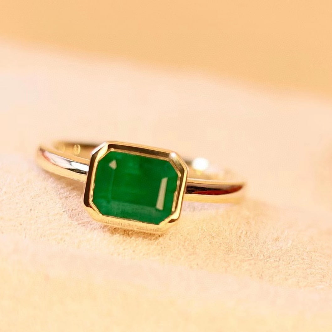 14k Gold 1.78 Ct Vivid Green Natural Emerald Ring: Ref:230985238 // gold content:14k gold // ring size:7. 25us // // main gemstone:emerald // shape:octagonal // carat weight:1. 78ct // color:vivid green // treatment:natural // Condition: New Low
