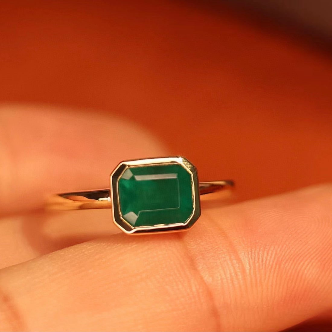 14k Gold 1.78 Ct Vivid Green Natural Emerald Ring - 2