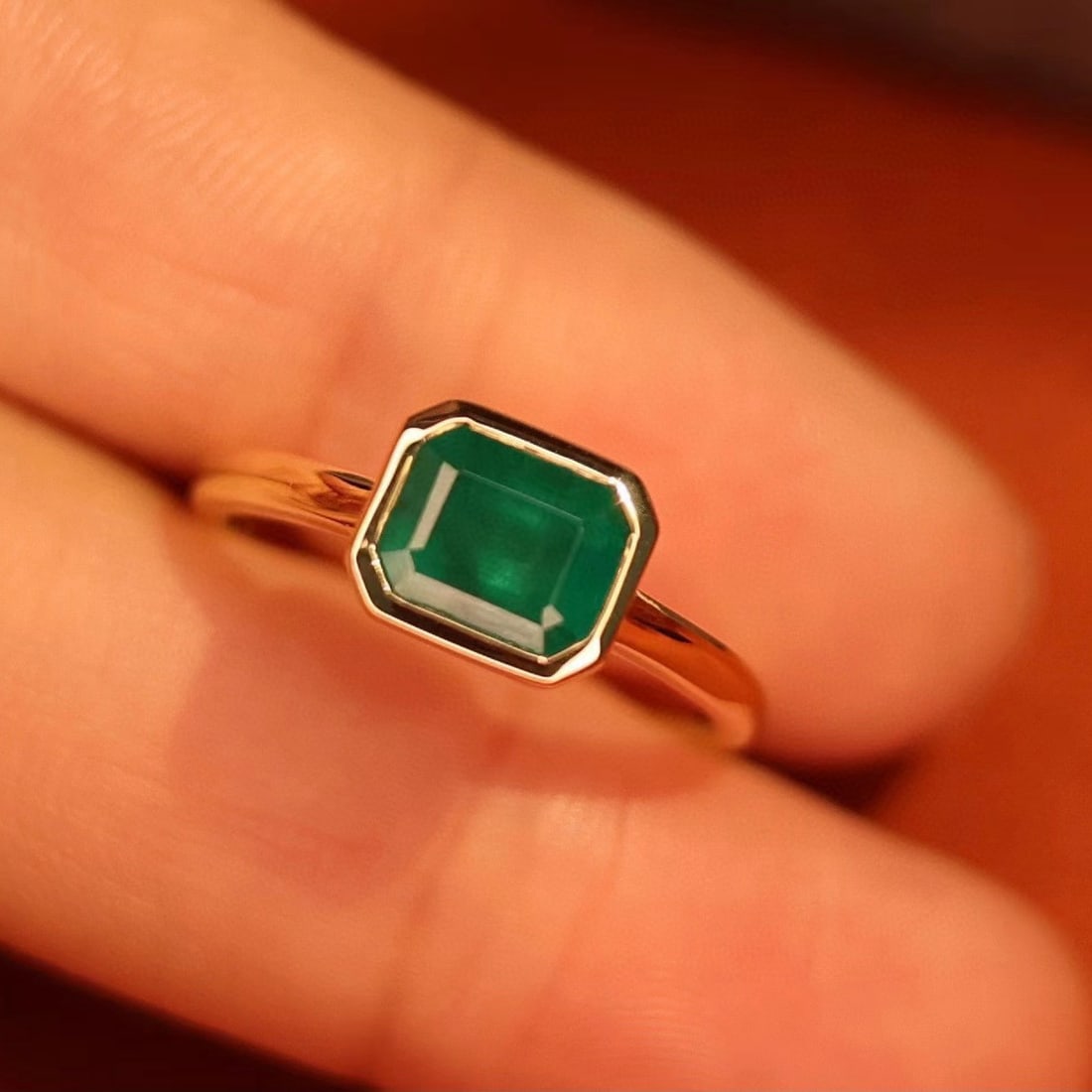 14k Gold 1.78 Ct Vivid Green Natural Emerald Ring - 4