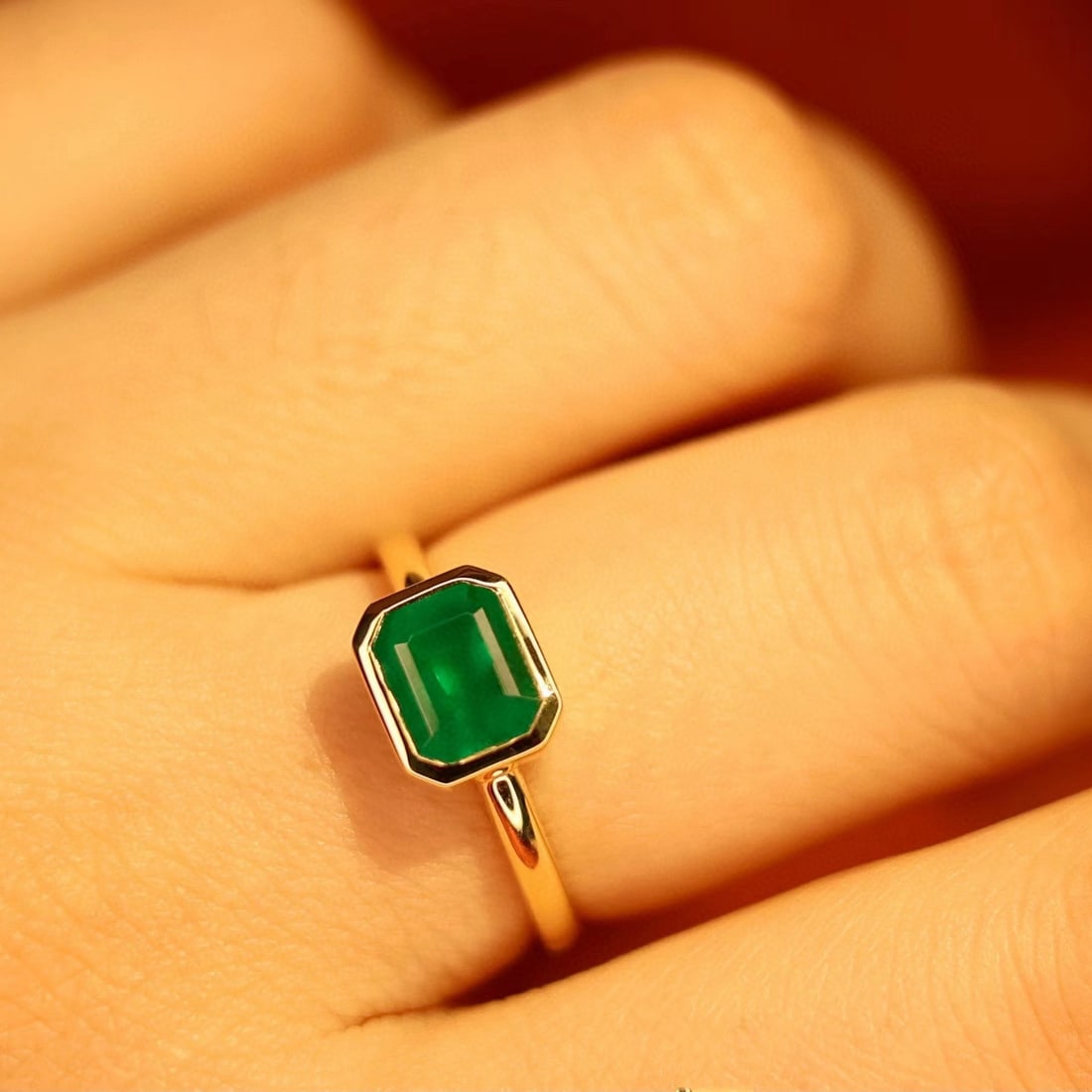 14k Gold 1.78 Ct Vivid Green Natural Emerald Ring - 7
