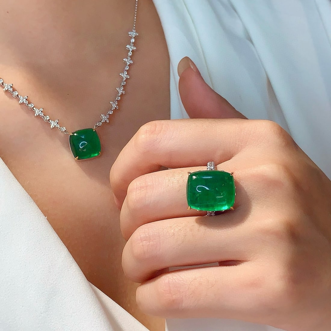 14k Gold 10.46 Ctw Vivid Green Natural Emerald & Diamond Necklace - 3