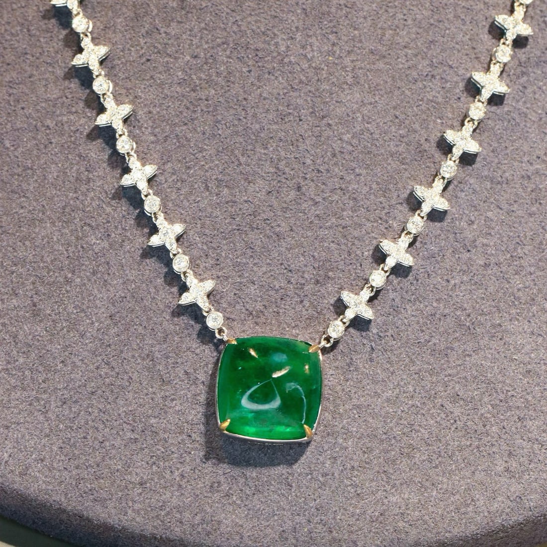 14k Gold 10.46 Ctw Vivid Green Natural Emerald & Diamond Necklace - 4