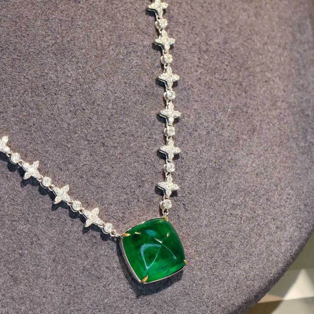 14k Gold 10.46 Ctw Vivid Green Natural Emerald & Diamond Necklace - 5
