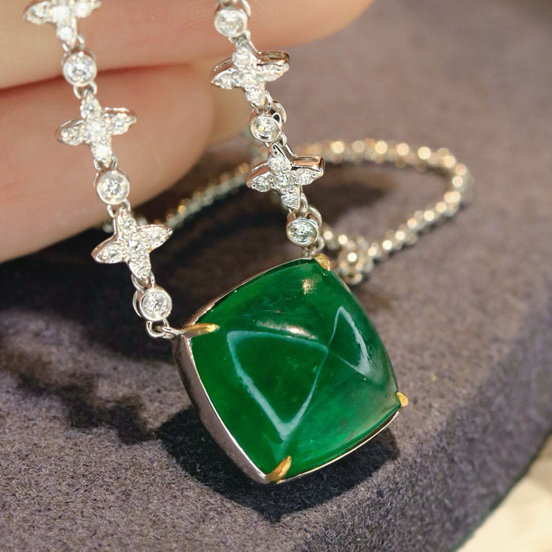 14k Gold 10.46 Ctw Vivid Green Natural Emerald & Diamond Necklace - 7