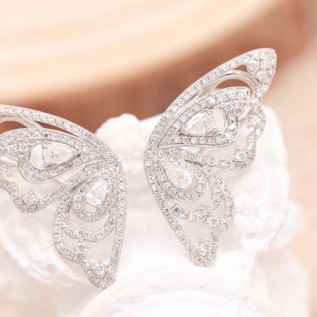 14k Gold 0.86 Ct Natural H Diamond & Butterfly Earrings: Ref:230985240 // gold content:14k gold // main gemstone:diamond // shape:multiply // carat weight:0. 86ct // clarity grade:vs-si // color:h // treatment:natural // Condition: New Low Estimate: