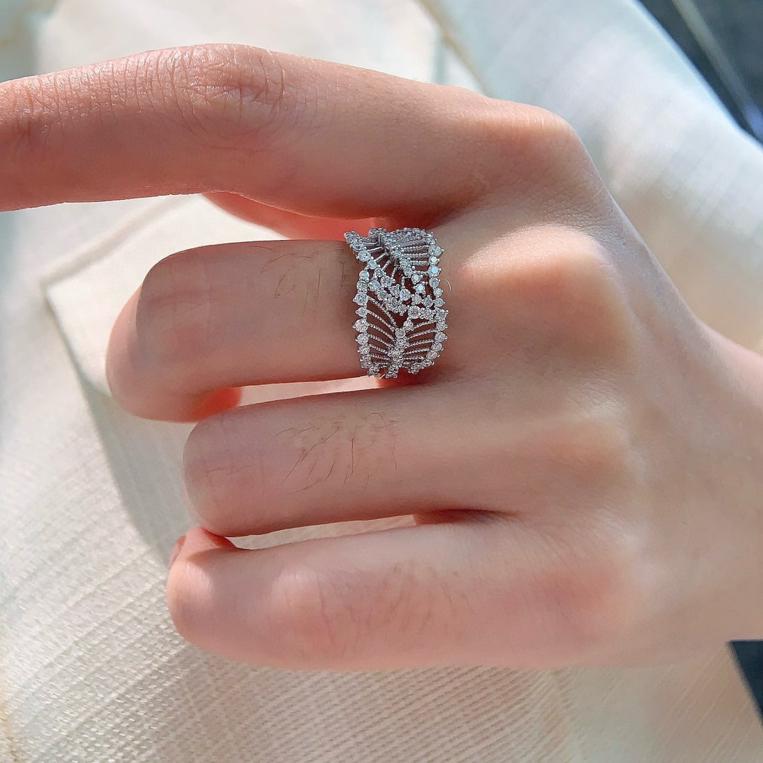 14k Gold 0.65 Ct Natural H Diamond Ring - 8