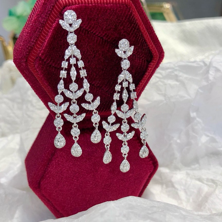 14k Gold 2.06 Ct Natural H Diamond Earrings: Ref:230985257 // gold content:14k gold // main gemstone:diamond // shape:round // carat weight:2. 06ct // clarity grade:vs-si // color:h // treatment:natural // cut grade:g // Condition: New Low Estim