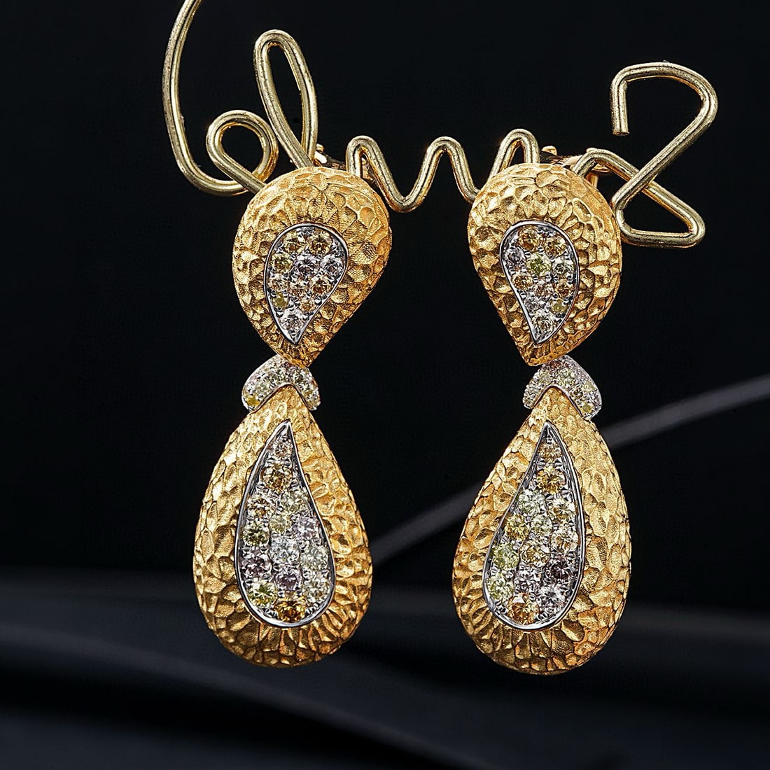 14k Gold 1.52 Ct Natural Color Diamond Earrings: Ref:230986001 // gold content:14k gold // main gemstone:diamond // shape:round // carat weight:1. 52ct // clarity grade:vs-si // color:color // treatment:natural // cut grade:g // Condition: New Low E