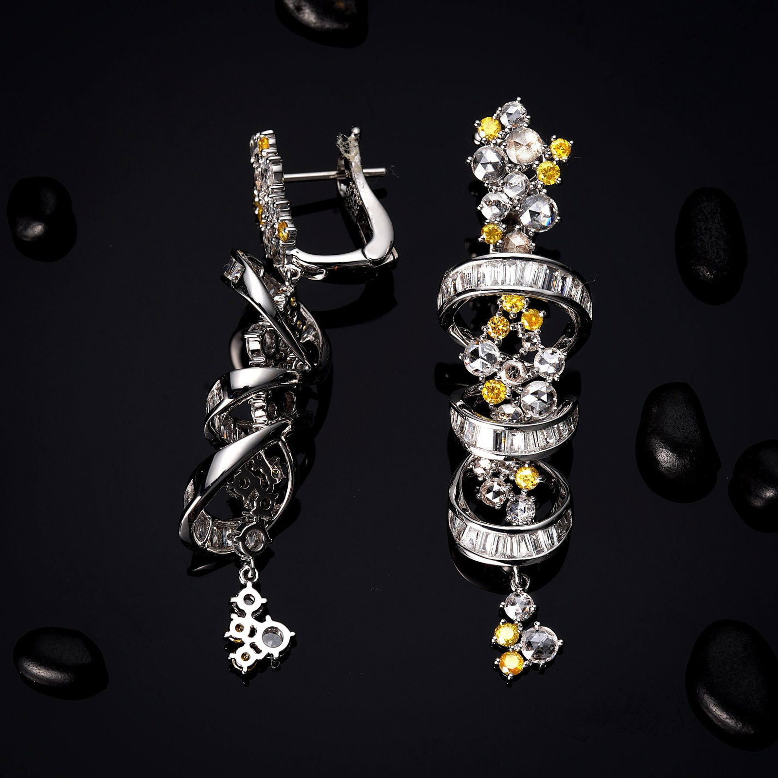 14k Gold 2.63 Ct Natural Color Diamond Earrings: Ref:230986006 // gold content:14k gold // main gemstone:diamond // shape:multiply // carat weight:2. 63ct // clarity grade:vs-si // color:color // treatment:natural // Condition: New Low Estimate: 130