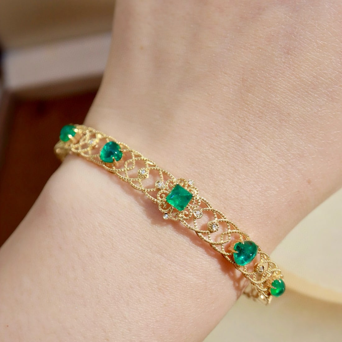14k Gold 4.83 Ctw Natural Emerald & Diamond Bangle - 5
