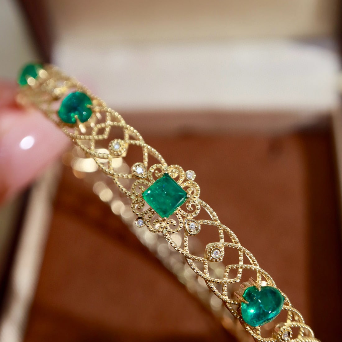 14k Gold 4.83 Ctw Natural Emerald & Diamond Bangle - 6
