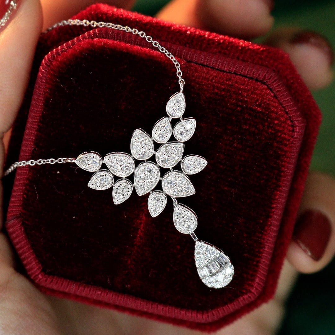 14k Gold 0.7 Ct Natural H Diamond Necklace: Ref:230986048 // gold content:14k gold // main gemstone:diamond // shape:multiply // carat weight:0. 7ct // clarity grade:vs-si // color:h // treatment:natural // Condition: New Low Estimate: 4000.00