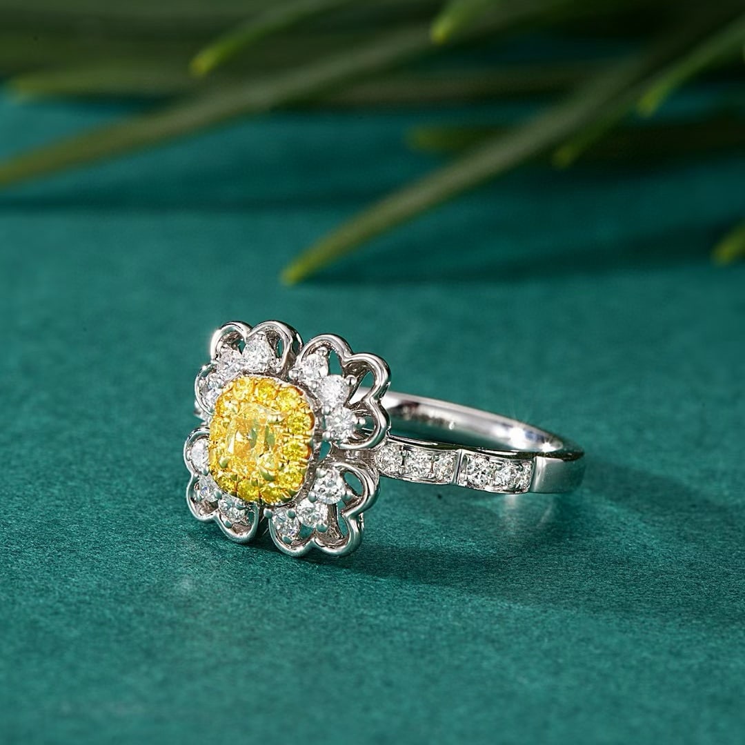 14k Gold 0.60 Ctw Natural Yellow Diamond & Diamond Ring - 3