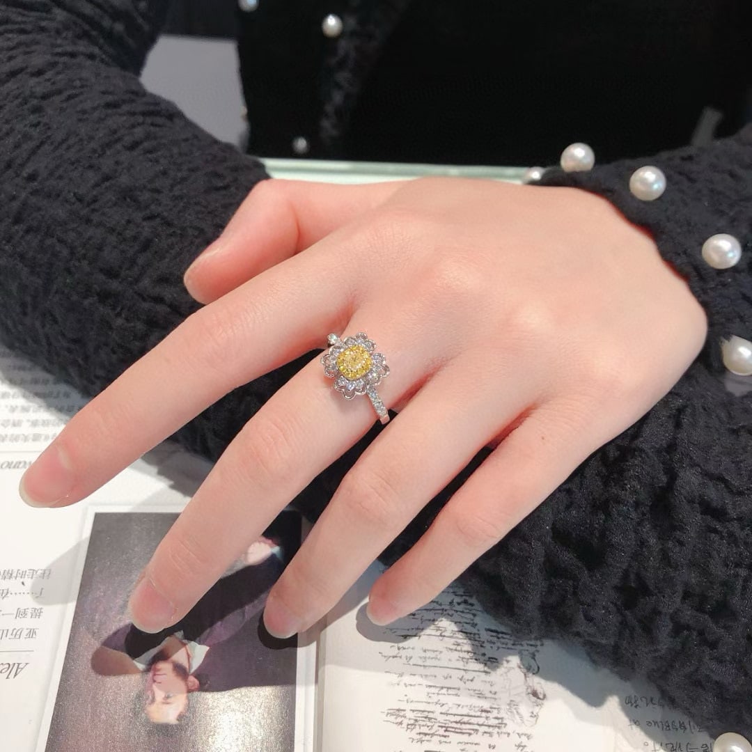 14k Gold 0.60 Ctw Natural Yellow Diamond & Diamond Ring - 4
