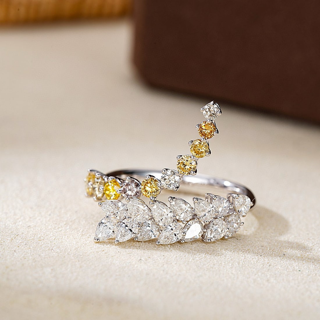 14k Gold 1.78 Ctw Natural H Diamond Ring: Ref:230986052 // gold content:14k gold // ring size:7. 25us // // main gemstone:diamond // shape:pear // carat weight:1. 08ct // clarity grade:vs-si // color:h // treatment:natural // // adjacent