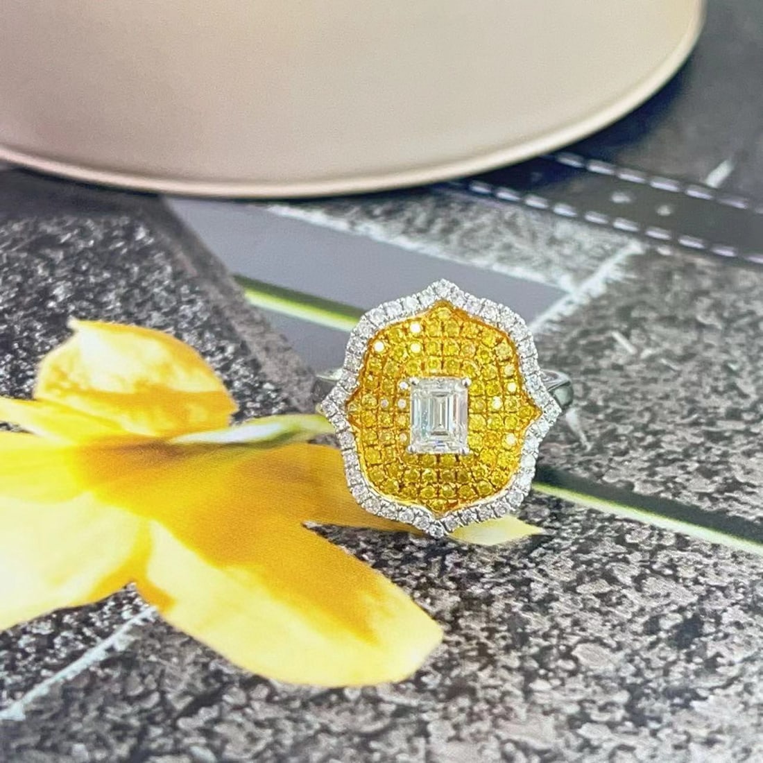 14k Gold 1.13 Ctw Natural H Diamond Ring: Ref:230986054 // gold content:14k gold // ring size:7. 25us // // main gemstone:diamond // shape:octagonal // carat weight:0. 50ct // clarity grade:vs-si // color:h // treatment:natural // //