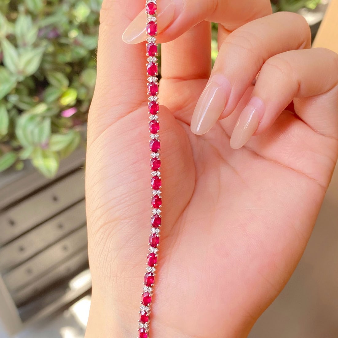 14k Gold 8.01 Ctw Natural Ruby & Diamond Bracelet: Ref:230986103 // gold content:14k gold // main gemstone:ruby // shape:oval // carat weight:7. 8ct // color:pigeonblood red // treatment:natural // // adjacent gemstone 2 : diamond // shape:round //