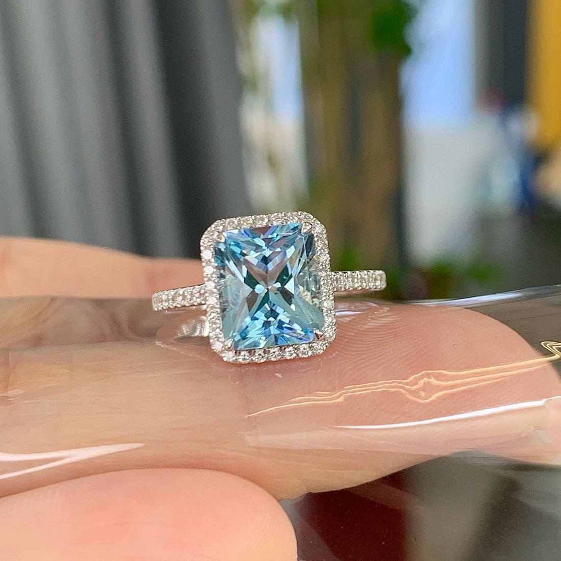 14k Gold 2.58 Ctw Natural Aquamarine & Diamond Ring: Ref:230986109 // gold content:14k gold // ring size:7. 25us // // main gemstone:aquamarine // shape:octagonal // carat weight:2. 35ct // color:santa maria color // treatment:natural // // adjacent gem